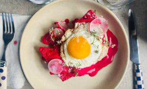 Estos chilaquiles rosas están hechos con betabél y habanero