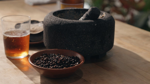 Salsa de Chicatanas: La salsa local de temporada hecha de... Hormigas