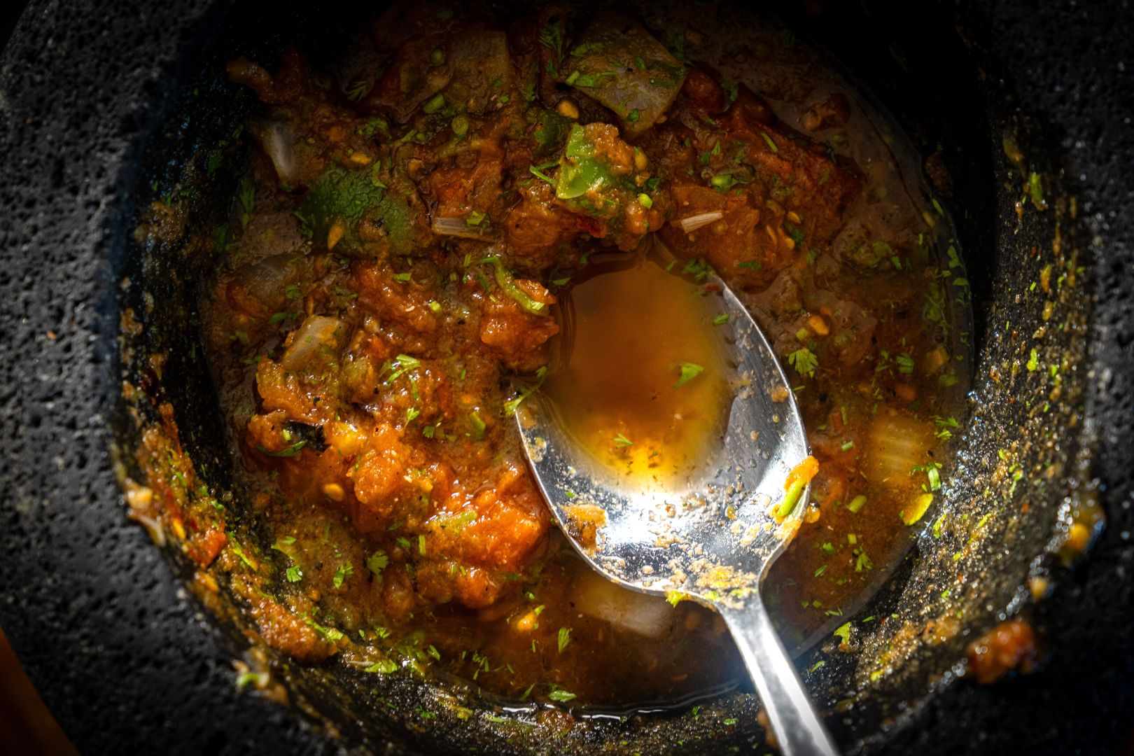 Salsa borracha en molcajete
