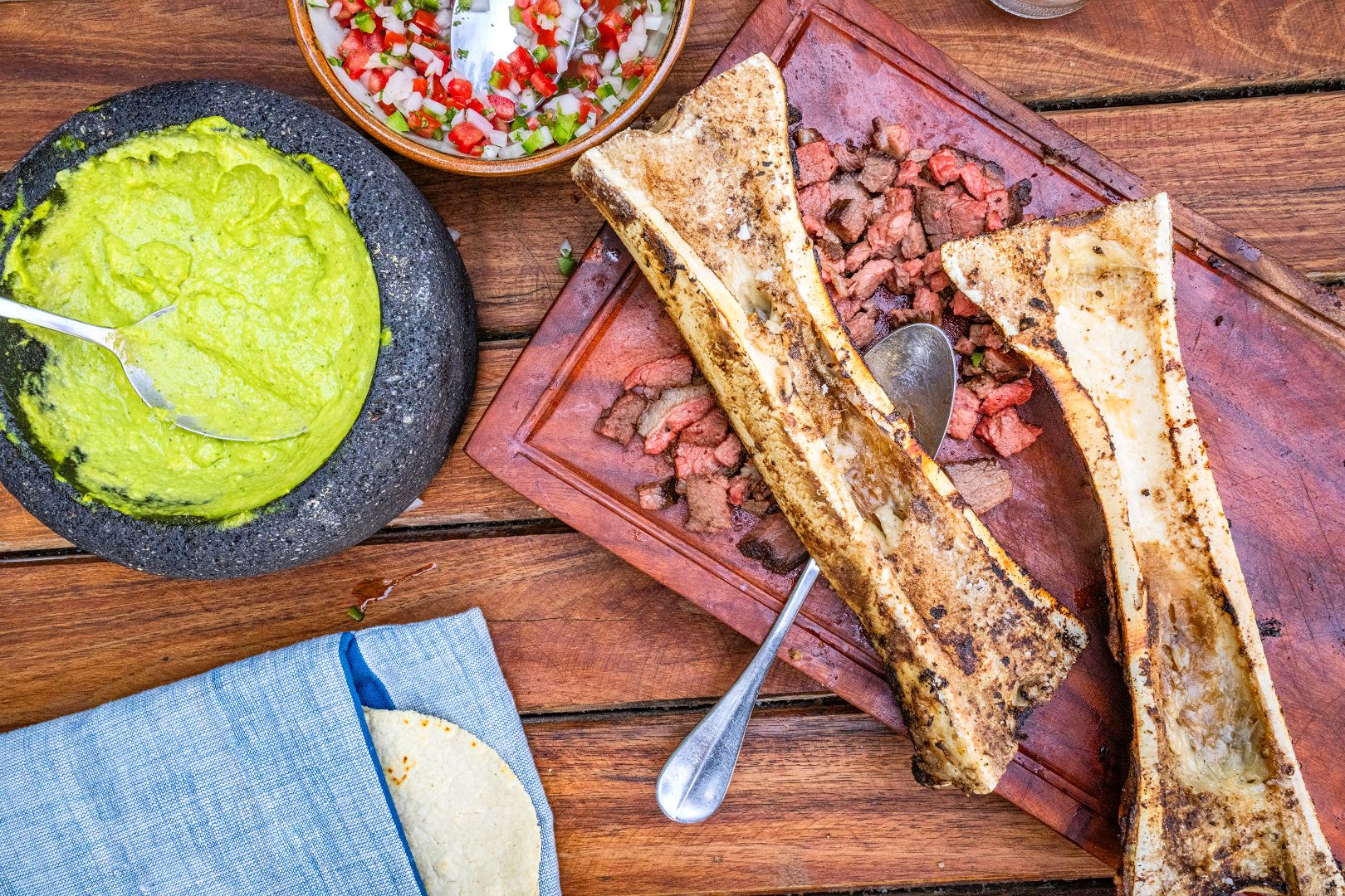 Picaña on the grill and tuétano