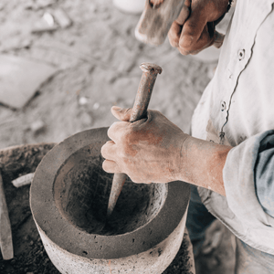 Molcajete mexicano de basalto genuino hecho a mano - gran tradición