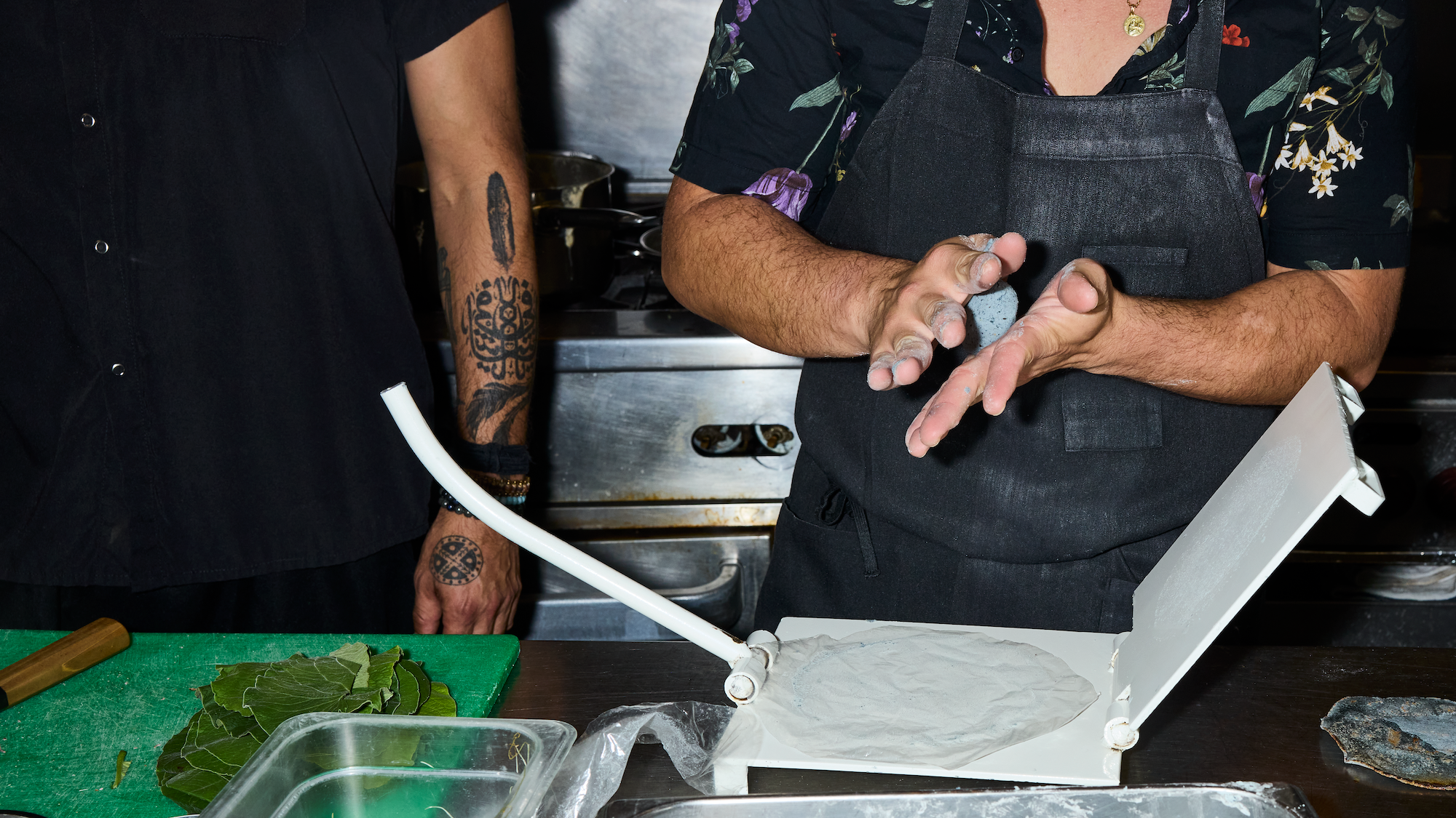 Cómo hacer tortillas de harina de maíz para su restaurante