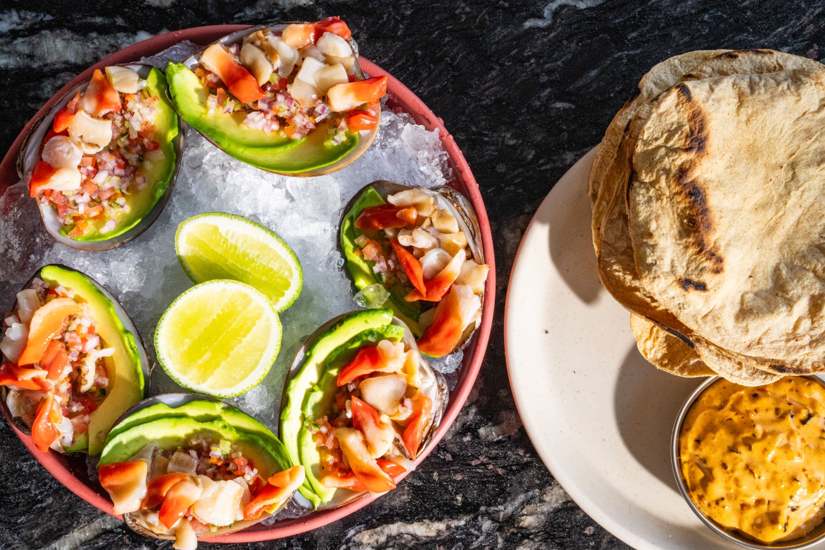 Ceviche de almejas con chocolate