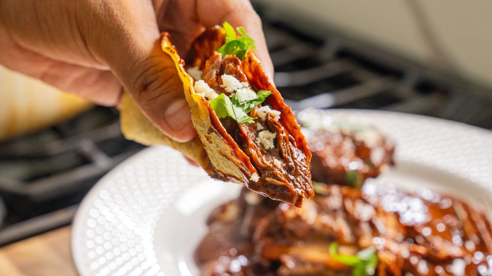 Taco de mole de costilla